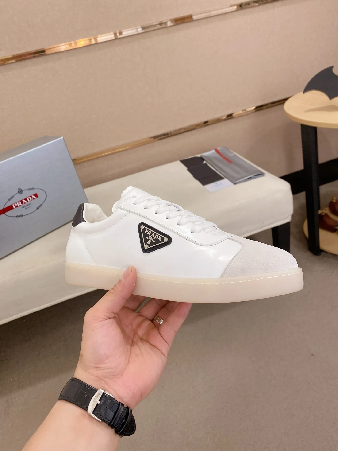 Men's shoes 💰 540💰 ✔️✔️✔️High-quality new PRADA counters are launched at the same time. The new men's shoes and 😘fabrics are selected from first-layer cowhide and are made by pure handicrafts. Lining: Full cowhide lining. 👍🏿 High-end ☄️ air-cushion molded anti-slip rubber outsole, exquisite lines, simple and elegant, comfortable and high-end for leisure travel. Code number: 38 to 44